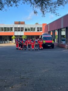 Über 50 Einsatzkräfte üben den Großschadenfalls an der Heinz-Nixdorf Gesamtschule. © Kreis Paderborn